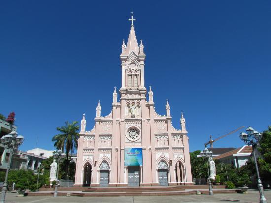 Danang-Cathedral-or-Chicken-Church