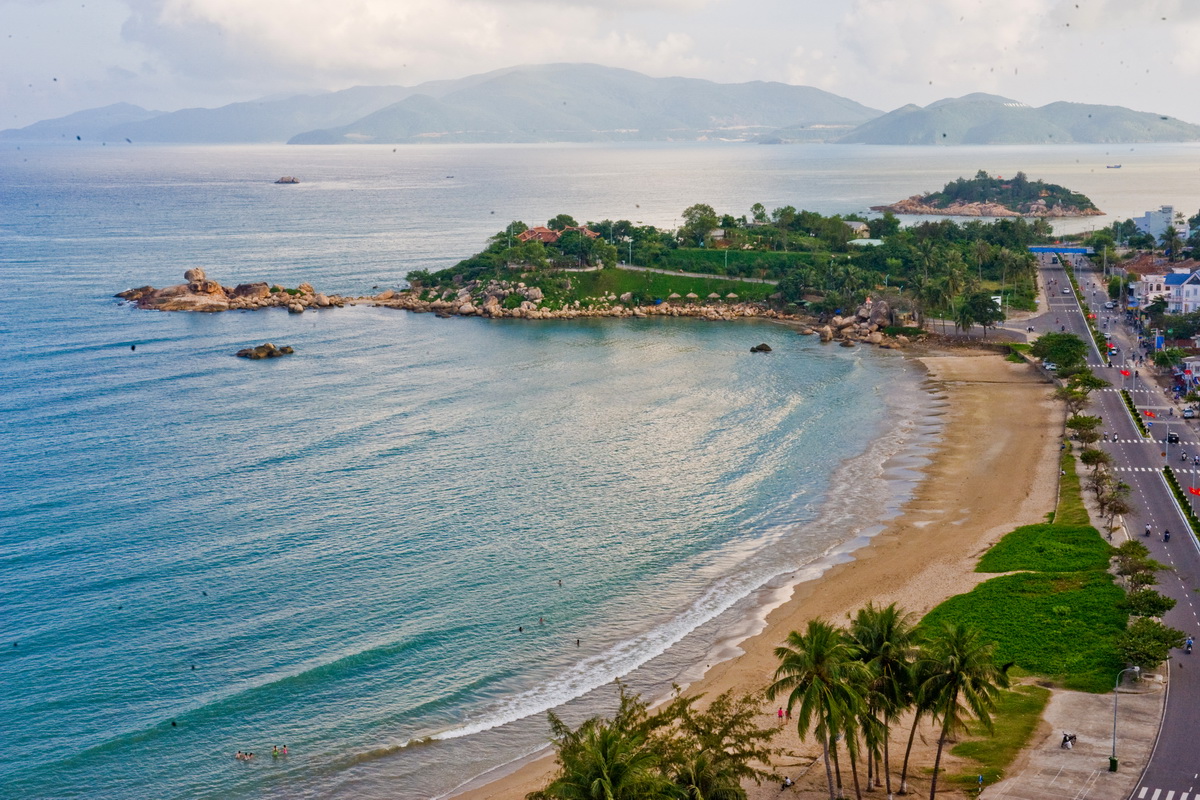 Get visa Vietnam to visit Hon Chong beach
